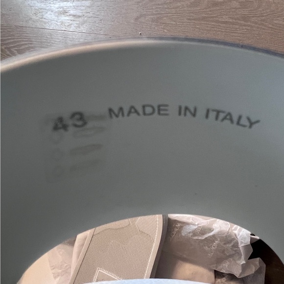 Moncler Pool Slides sz 43 - Picture 4 of 7